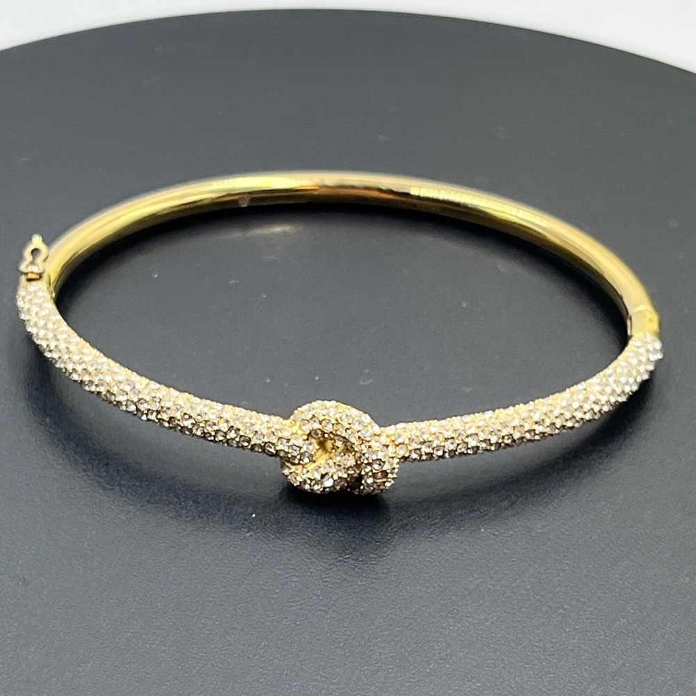 Michael Kors Brilliance Crystal Pavé Knot Hinge Bangle Bracelet Model
MKJ4191710